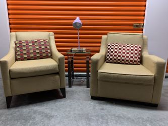 Two long chair ... no coushin ... dos sillones ... sin cojines