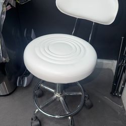 Little rolling white chair comfy