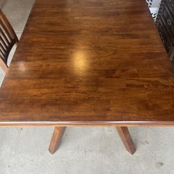 Dining room table with integrated leaf and 8 chairs