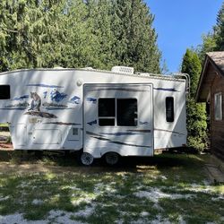 2008 Forest River Wildcat 5th Wheel Camping Trailer