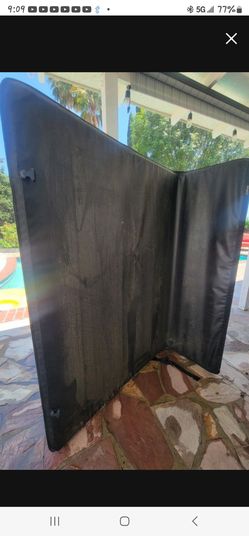 Toyota tacoma cover 5.ft.