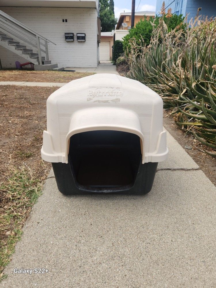 Beige Dog House