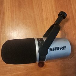 Shure MV7 XLR Microphone for Podcasting, Recording, Live Streaming & Gaming, Built-in Headphone Output, All Metal XLR Dynamic Mic