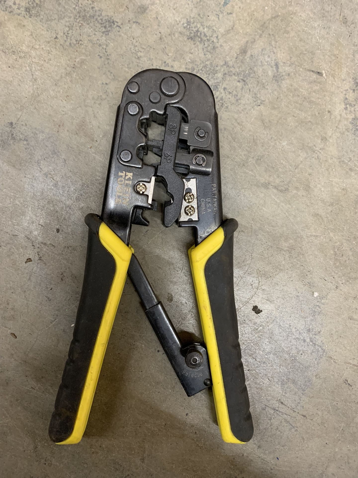 KLEIN TOOLS Crimper and Connector Kit For BNC/F Connectors/RCA, RG59