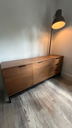 LIKE NEW: Modern Walnut Dresser / Credenza – Mid Century TV Stand w/ Drawers