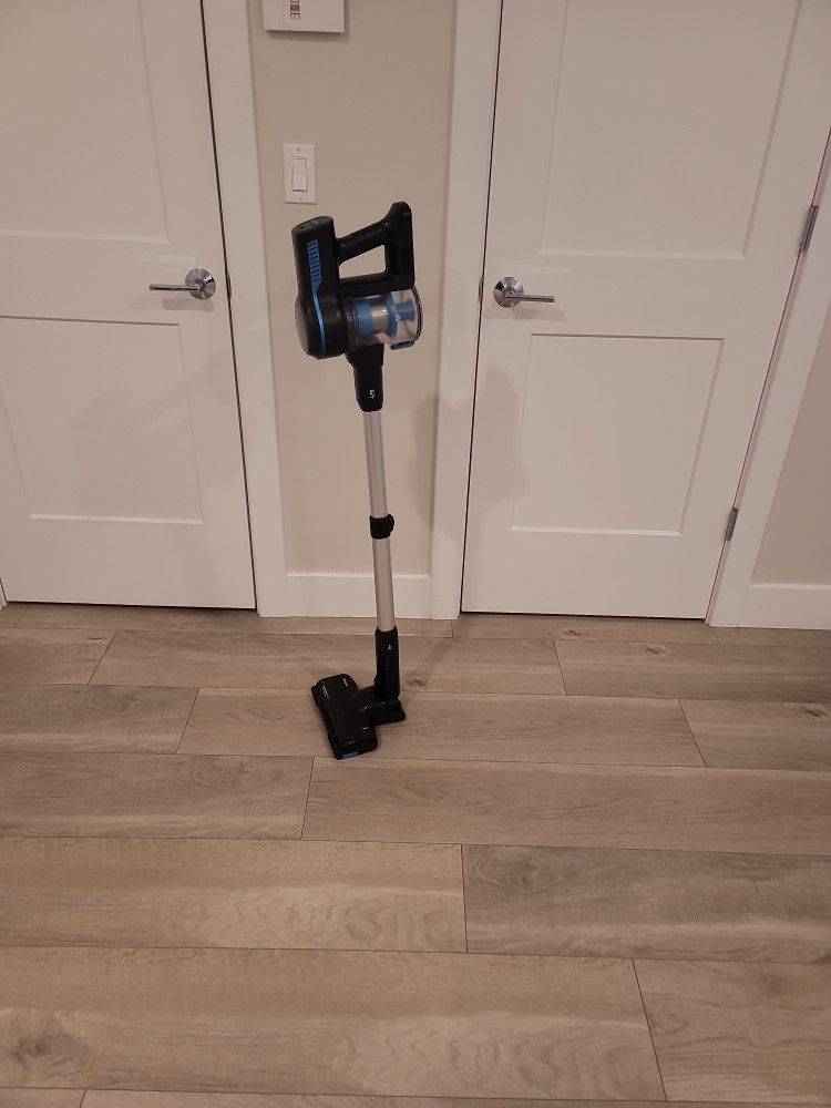  Cordless Stick Vacuum S700 WORKS GREAT 