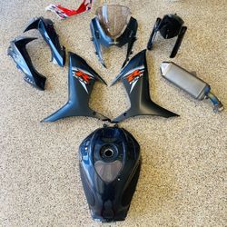 Suzuki GSXR 600-750 Parts, Finders, Fuel Tank