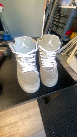 Wolf gray Jordan 5’s size 7