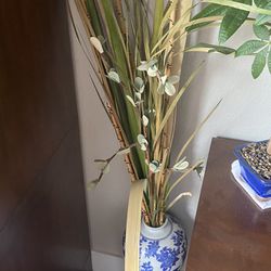 Wall Vase x fake Vine Plant for Sale in Mount Vernon, NY - OfferUp