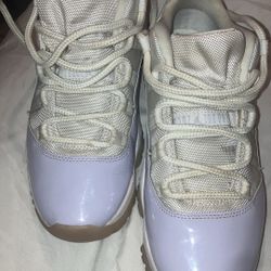Jordan 11 Violet. Size 9 Women 