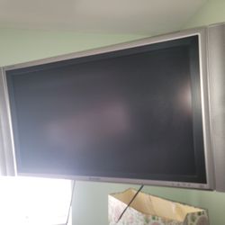 Sharp Aquos 32 Inch Television Monitor