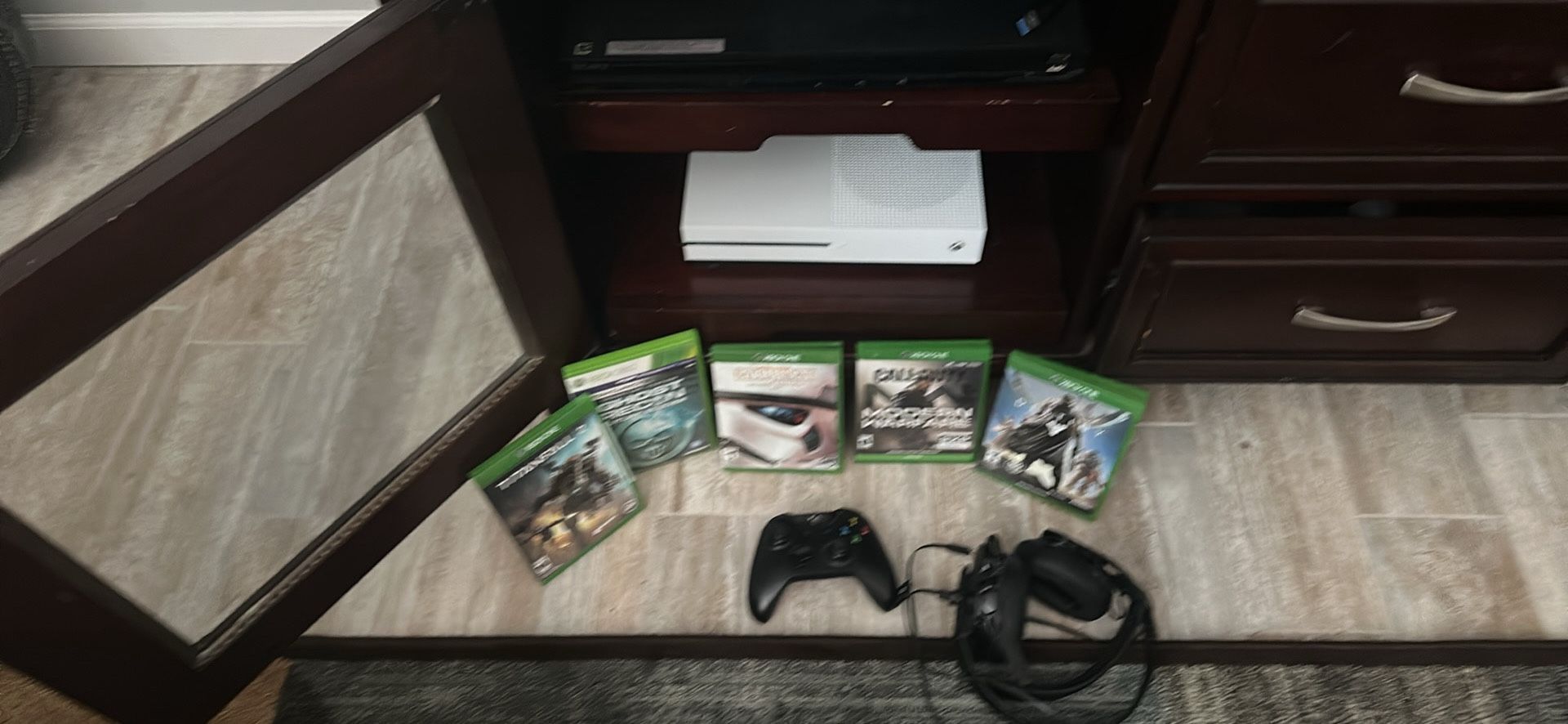 Xbox With Controller Headset Extra Removable Hard Drive And 5 Games