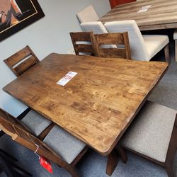DINING TABLE WITH.6 CHAIRS 