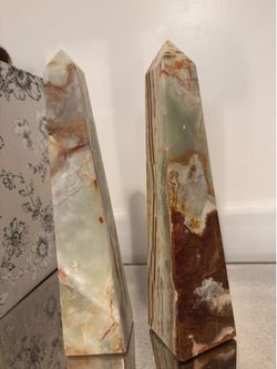 Onyx Banded Obelisk Towers