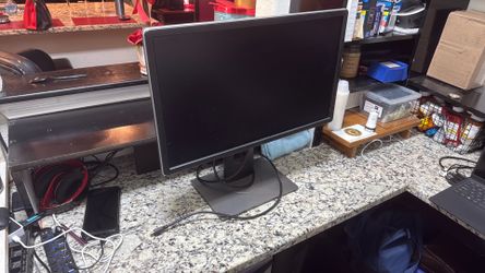 Dell 24 in Monitor with stand