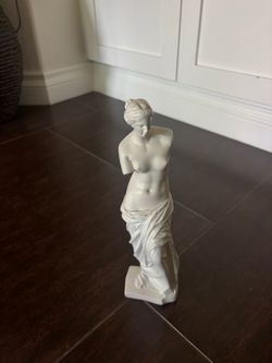 Venus de Milo statue