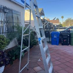 Escalera de ocho pies de aluminio, perfectas, condiciones