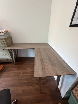 Corner desk