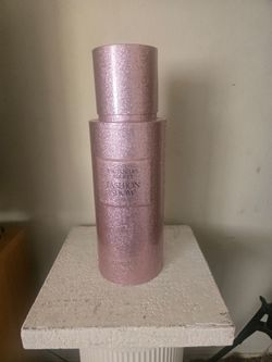 Victoria secret perfume display