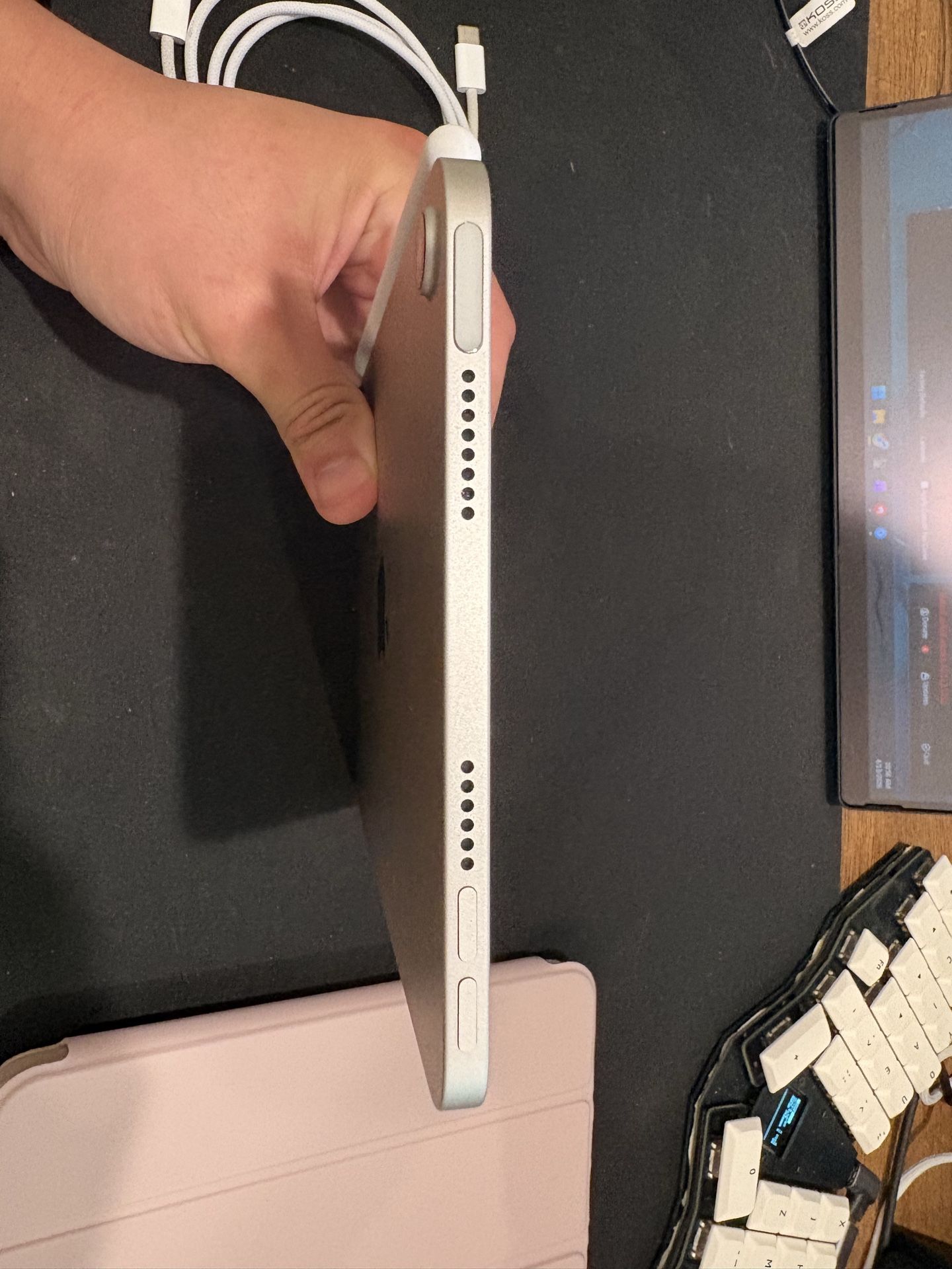 Apple Ipad Mini 7 - A17 Pro, 256GB with Pencil Pro and Cases
