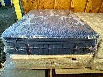 LIKE NEW - Stearns & Foster Lux Estate Queen Mattress - Delivery Available 