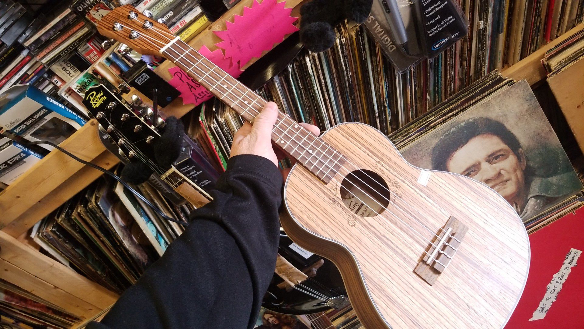 Ukulele 26 inch tenor easy to play and sounds great