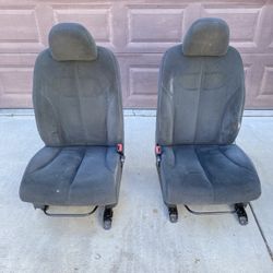 NISSAN VERSA DRIVER AND PASSENGER FRONT SEATS
