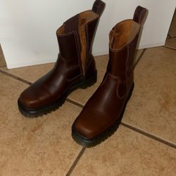 Dr Martens AMAAYAH LO Orleans Leather Chelsea Boots