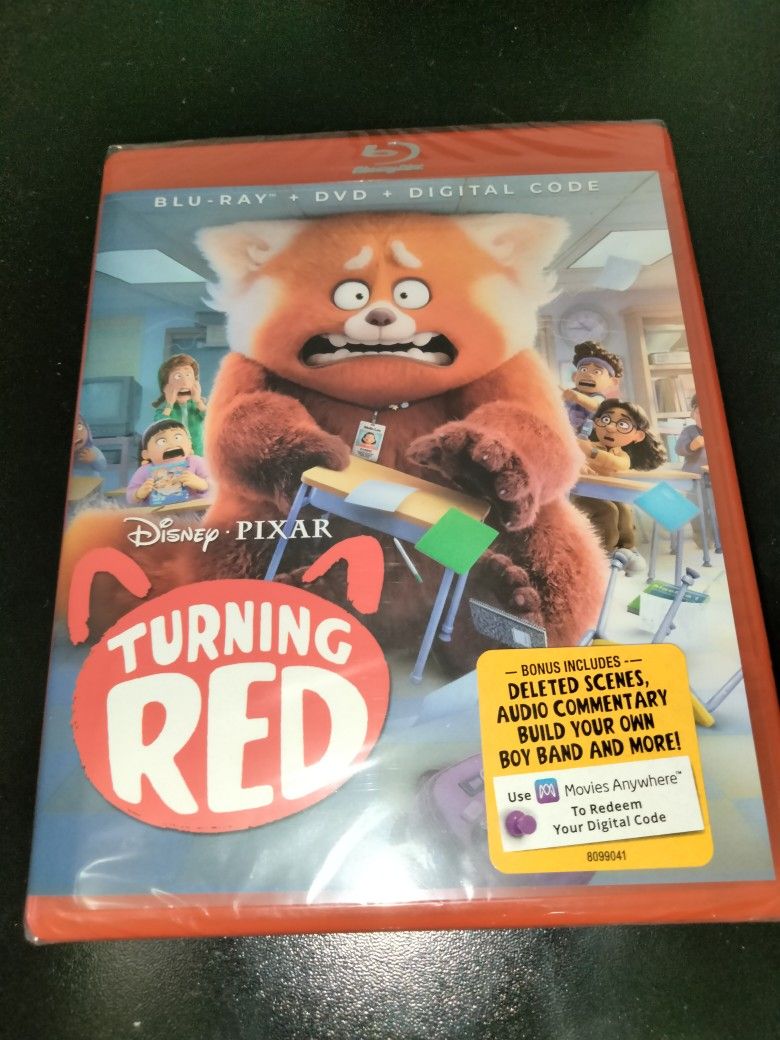Turning Red (Blu-Ray + DVD + Digital Code)
