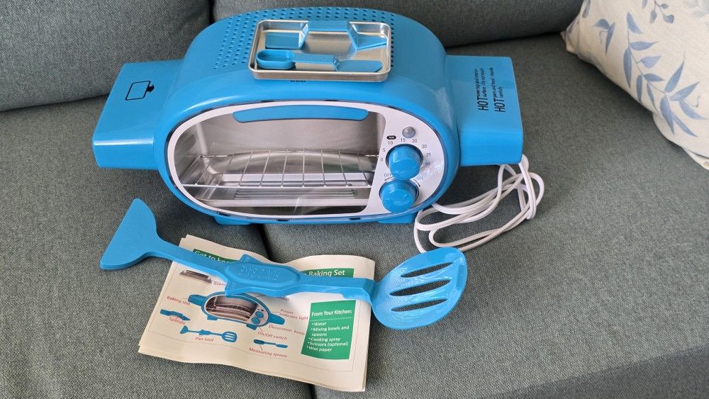 Fun 2 Bake Oven- Like New Condition.