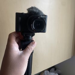 Sony Zv-1 With Wireless Bluetooth Handle/ Tripod