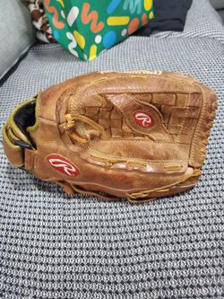 Rawlings 13 in. Glove