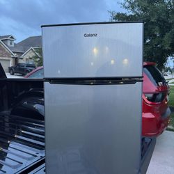 Talan’s 3.1 Cu Ft Mini Fridge 