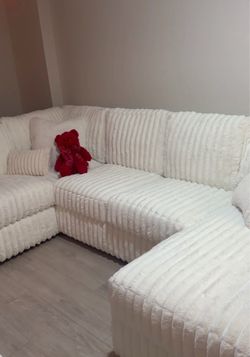 Beautiful Modern White Sectional Sofa – Large & Cozy
