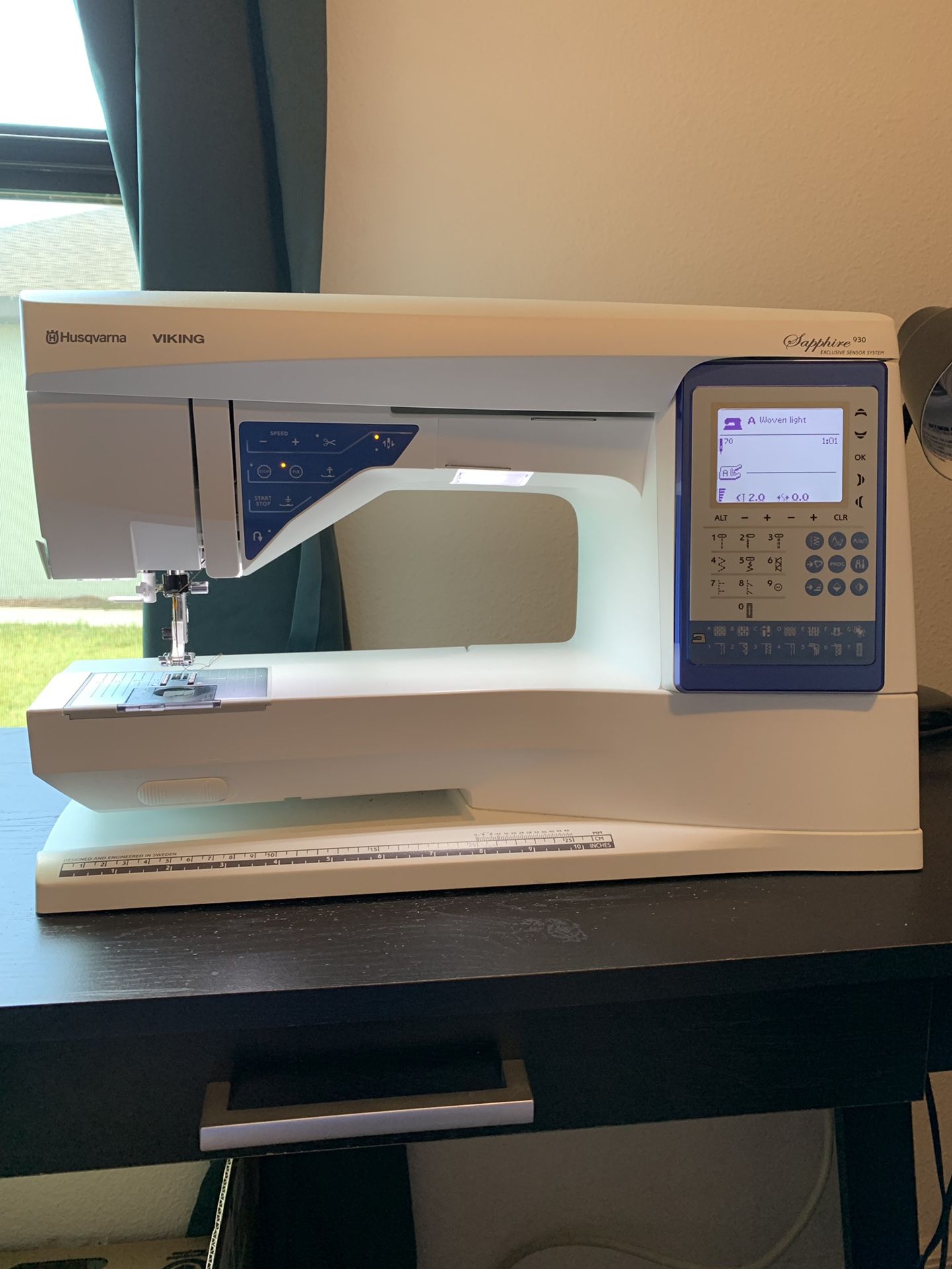 Husqvarna Viking Sapphire 930 Sewing Machine for Sale in Lakeland, FL