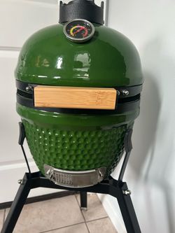Kamado outdoor oven and BBQ