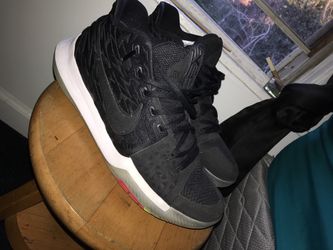 Kyrie Irving 2 size 10