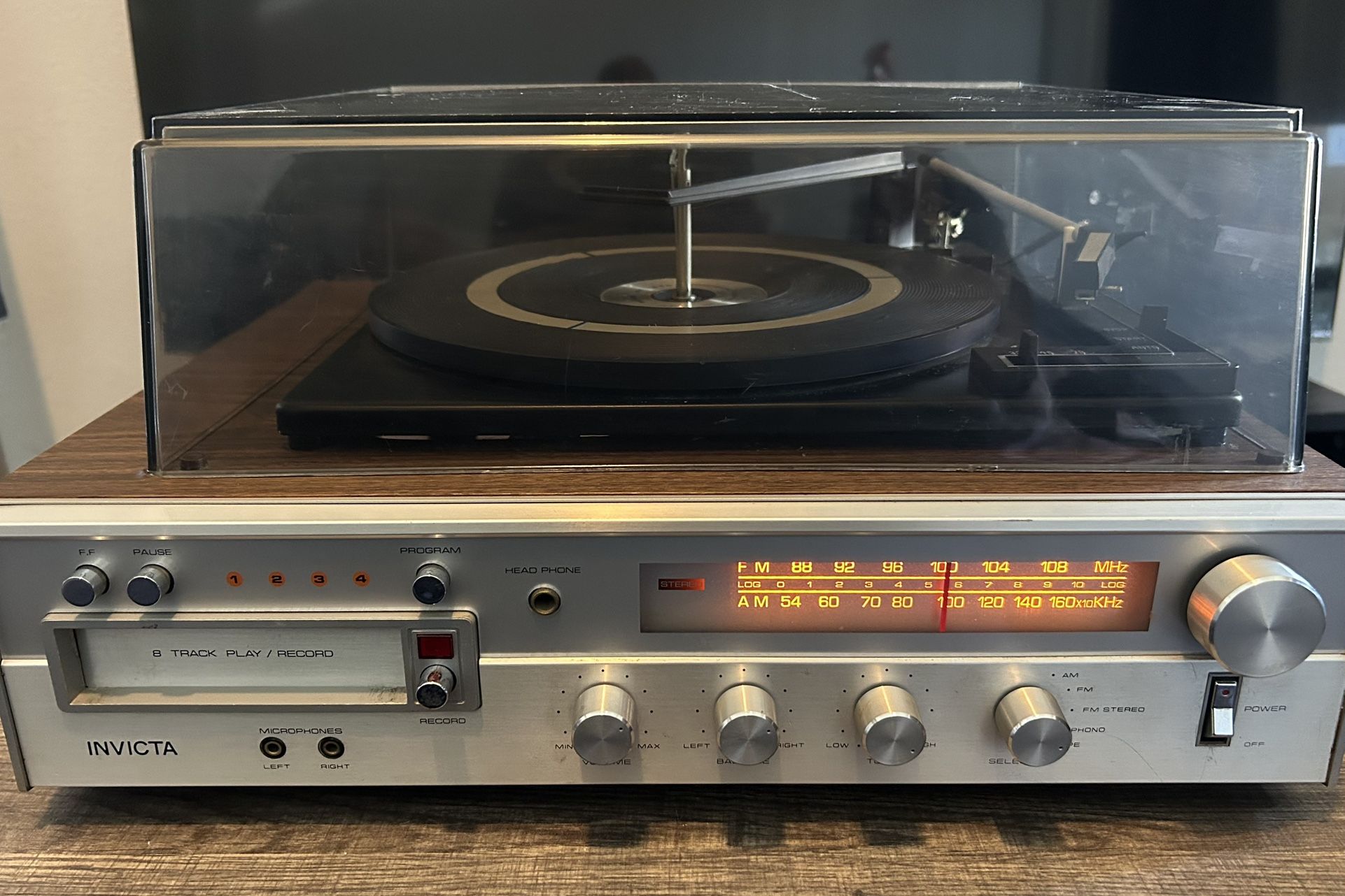 INVICTA RECEIVER/8-TRACK/RECORD PLAYER