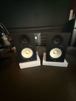 Yamaha HS8