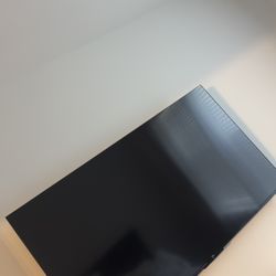 55 inch roku tv w/ wall mount included 