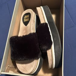 JANE AND THE SHOE • Plush Black Slide Slippers • 7