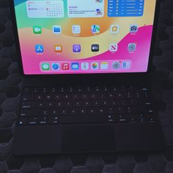 iPad Pro 12.9” 4th Generation 256GB WiFi Only With Magic Keyboard