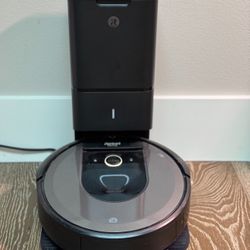 Roomba J8+ Robot Vacuum Cleaner. Works Great! Pet Free And Smoke Free Household 
