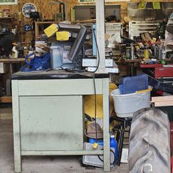 Shop Work Bench With Pwr Outlet