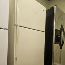 Frigidare Refrigerator Working Perfectly Fine Very Clean I Can Deliver To You 90 Days Warranty 