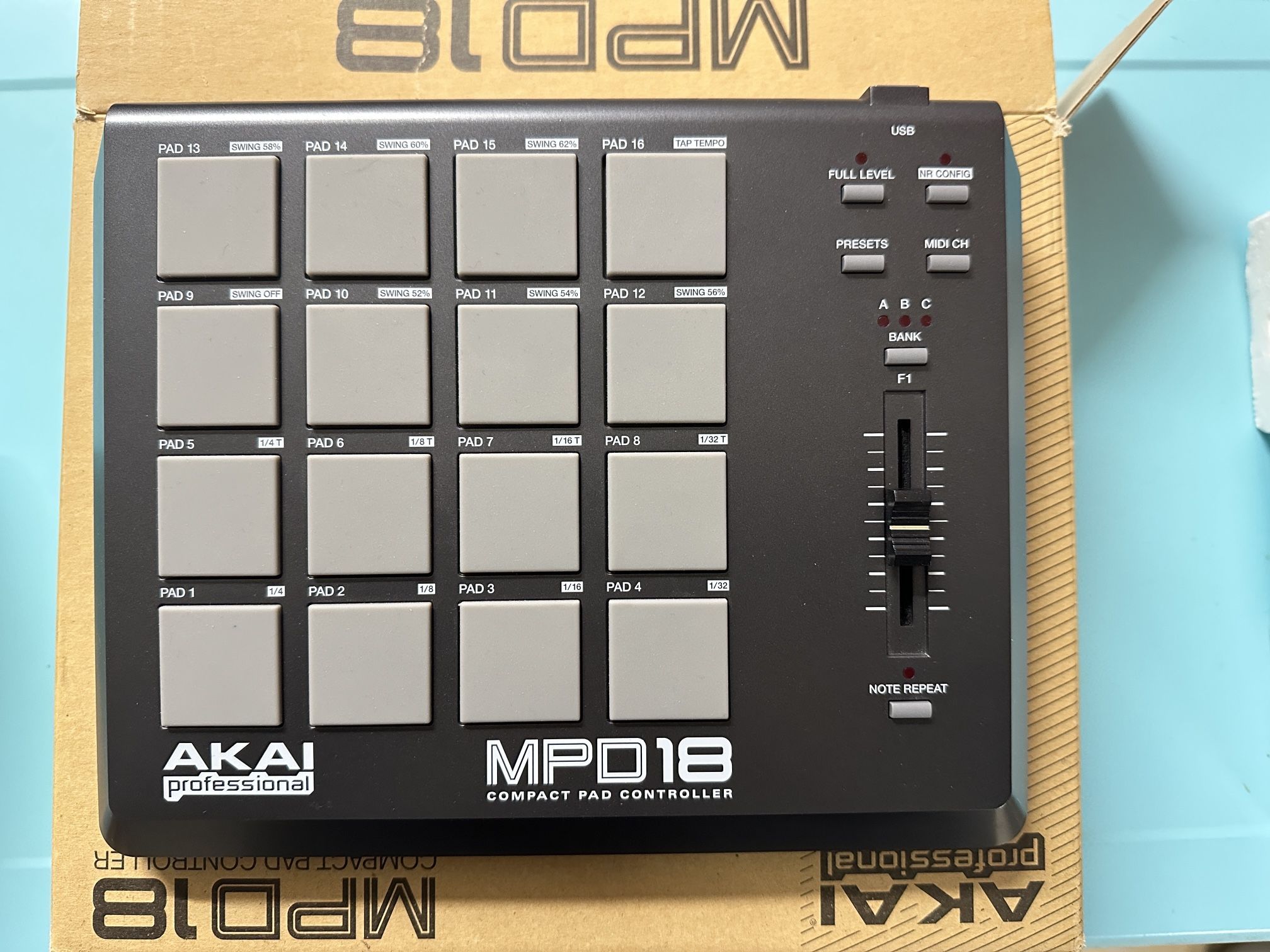 AKAI MPD18 Compact Pad Controller
