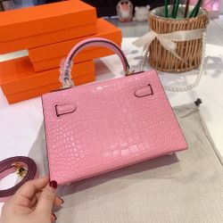 Exquisite flap small leather bag