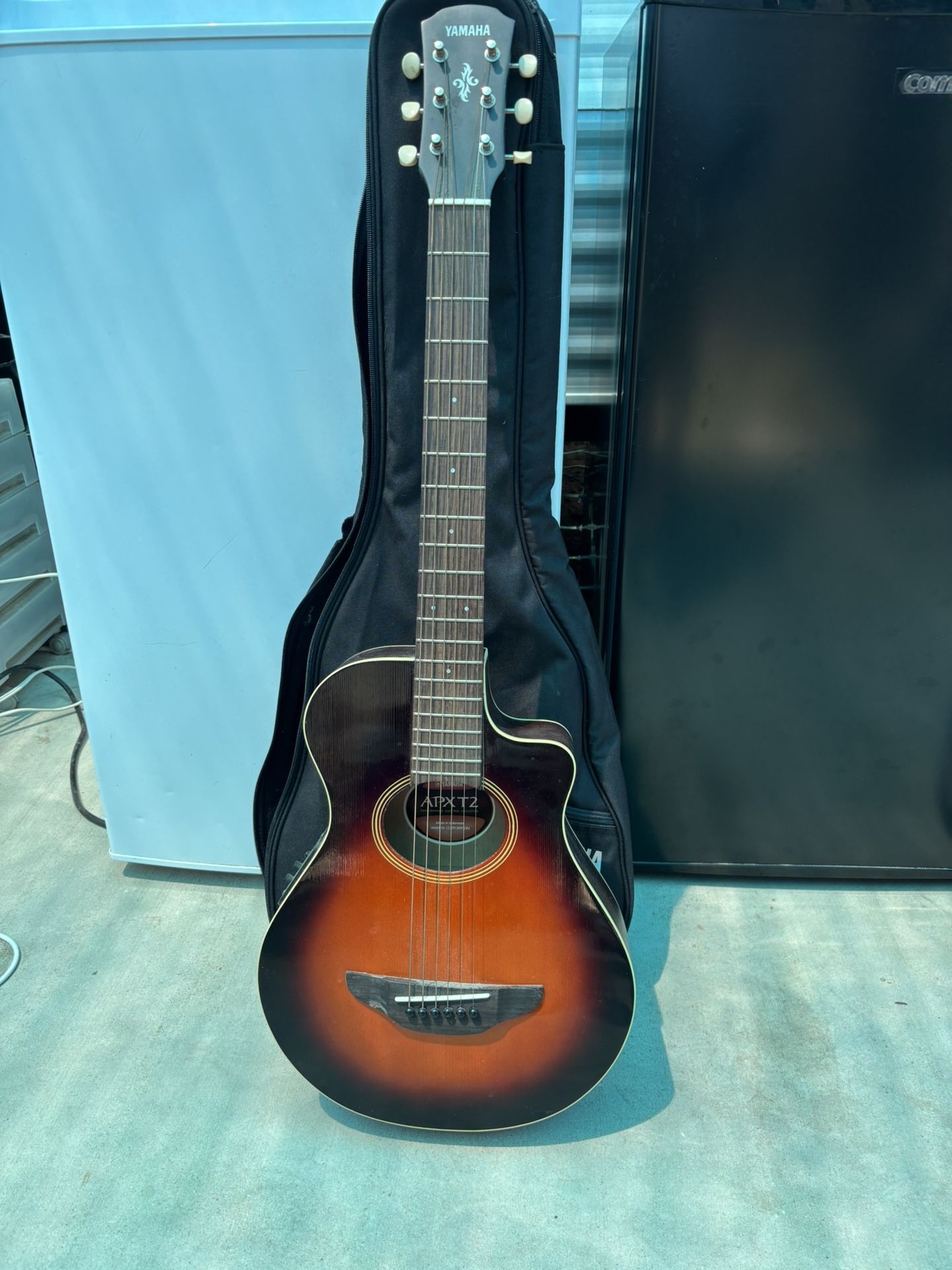 Yamaha APXT2 3/4 Thin line Acoustic-Electric Cutaway Guitar Old Violin Sunburst