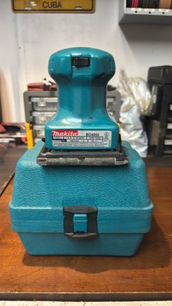 Makita BO4552 Finishing Sander with Case