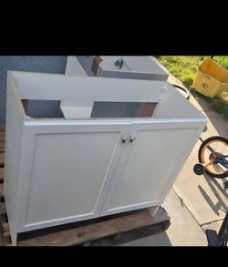 White Shaker Style Bathroom Vanity Cabinet